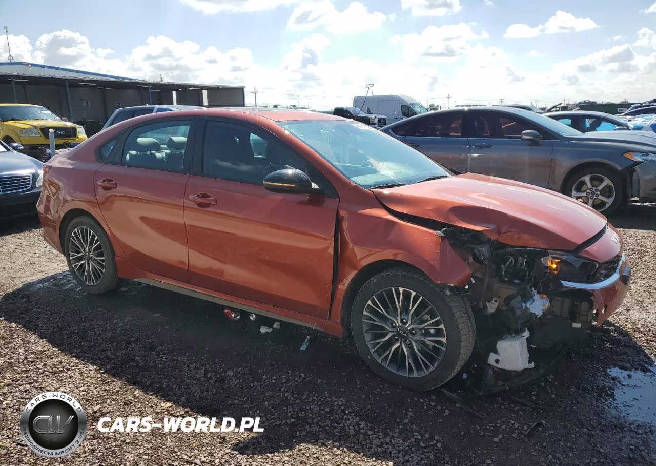 2023 Kia Forte Gt Line VIN:3KPF54AD0PE596006 - 4
