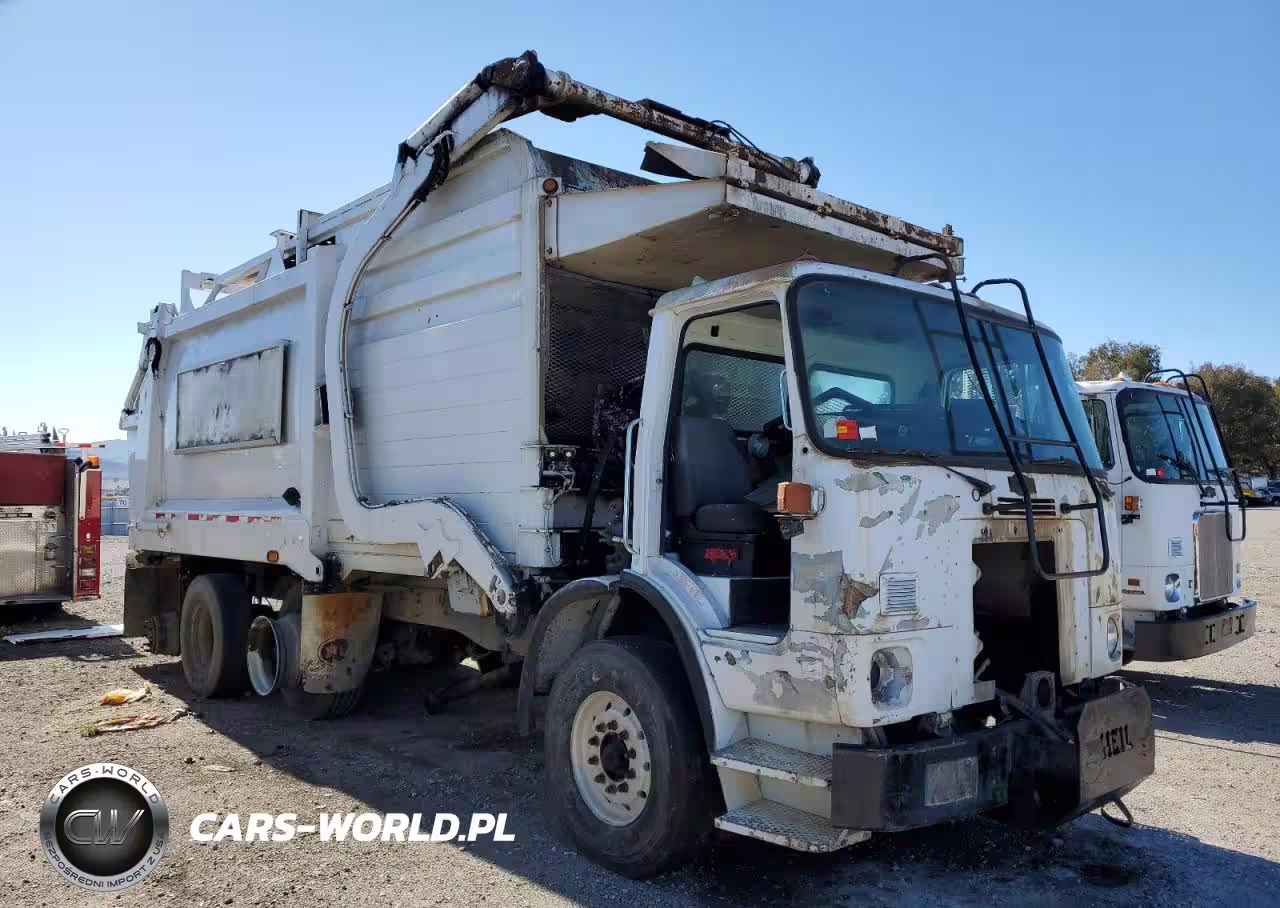 2005 Autocar Wx Refuse Truck