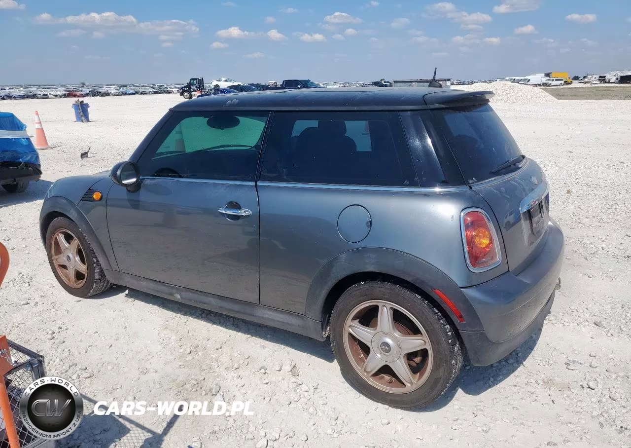 2010 Mini Cooper VIN:WMWMF3C53ATZ22963 - 2