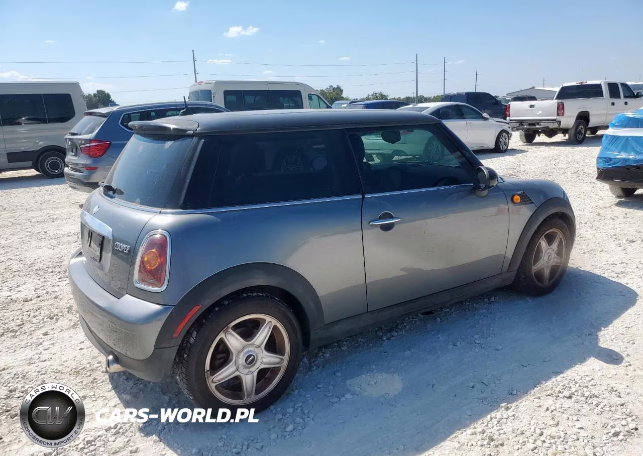 2010 Mini Cooper VIN:WMWMF3C53ATZ22963 - 3