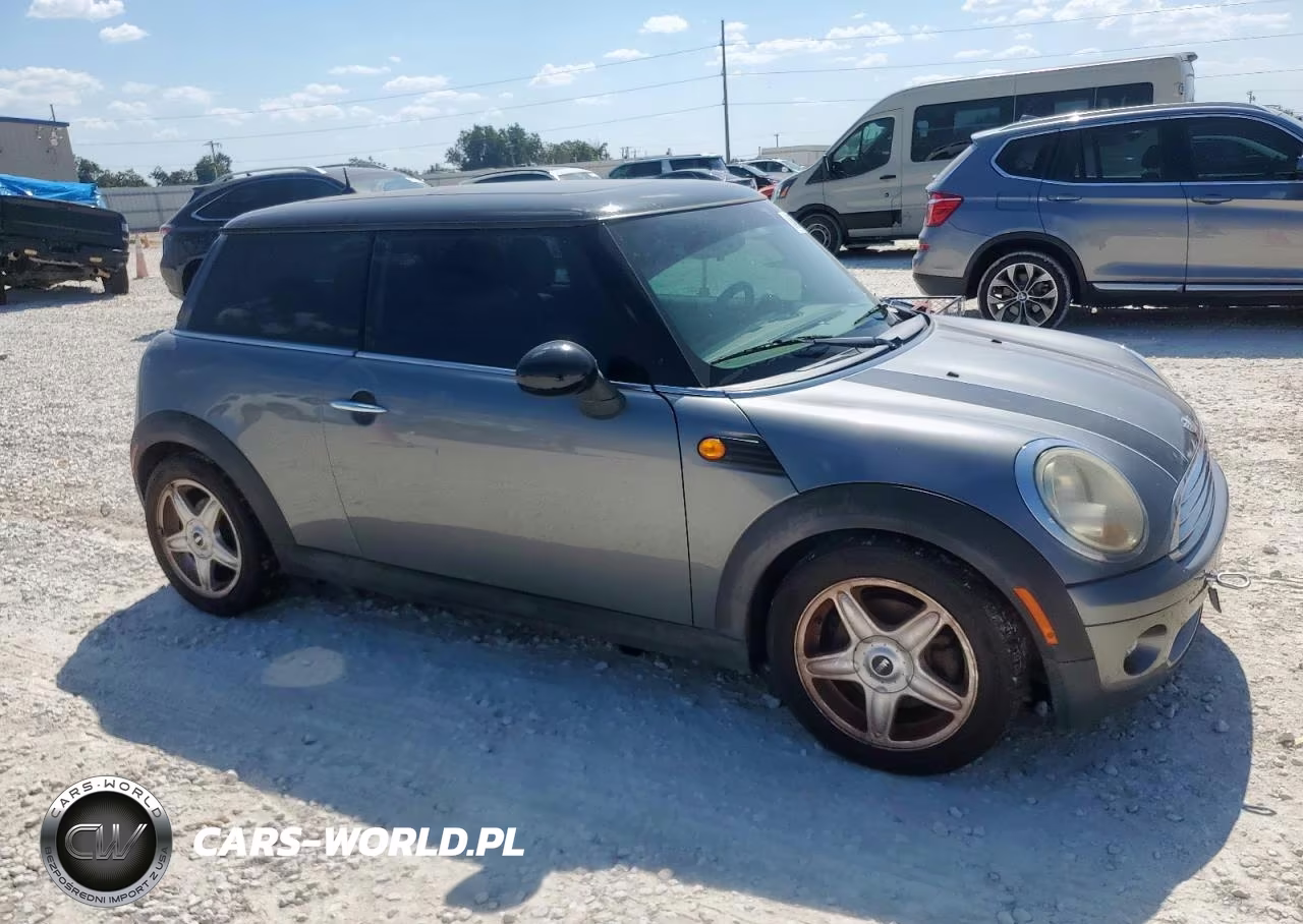 2010 Mini Cooper VIN:WMWMF3C53ATZ22963 - 4