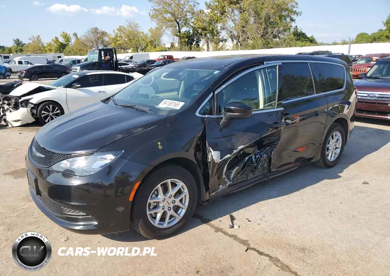 2023 Chrysler Voyager Lx