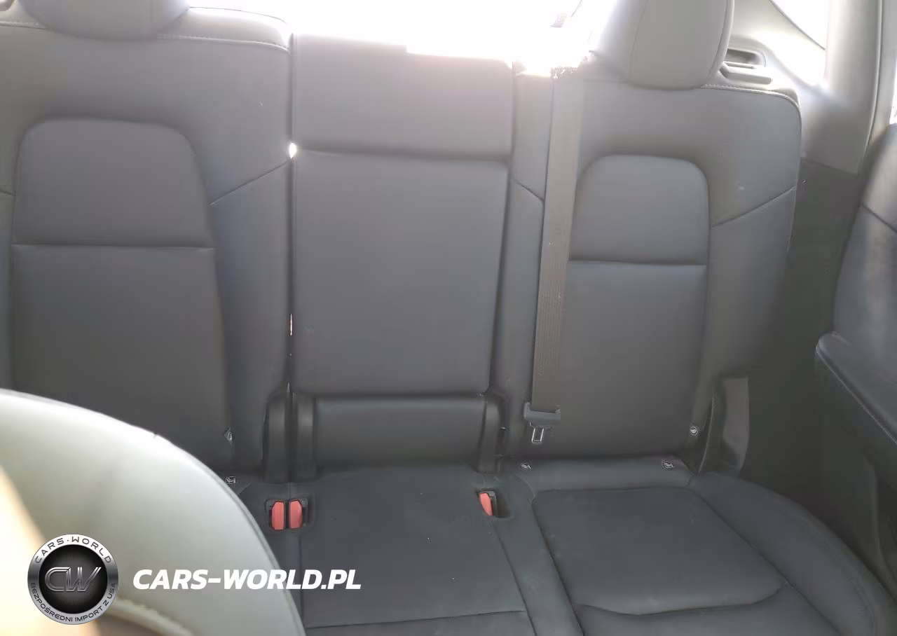 2025 Tesla Model Y VIN:7SAYGDEE9SA357725 - 10