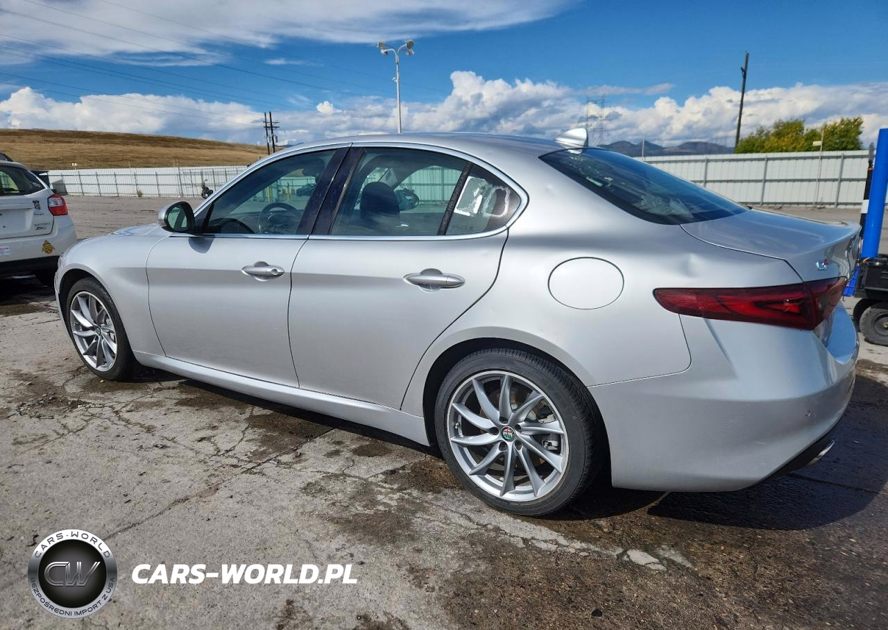 2017 Alfa Romeo Giulia Q4 VIN:ZARFAEDN0H7529063 - 2