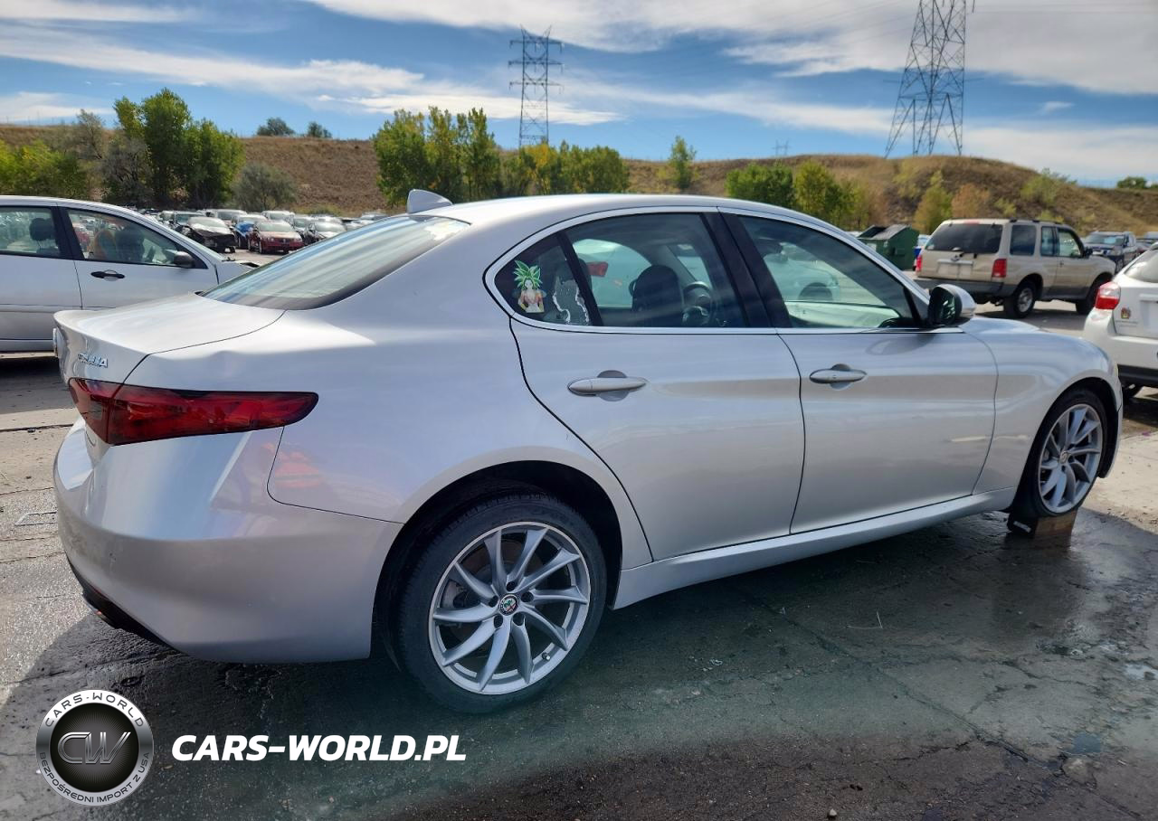 2017 Alfa Romeo Giulia Q4 VIN:ZARFAEDN0H7529063 - 3