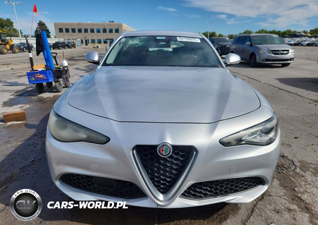 2017 Alfa Romeo Giulia Q4 VIN:ZARFAEDN0H7529063 - 5