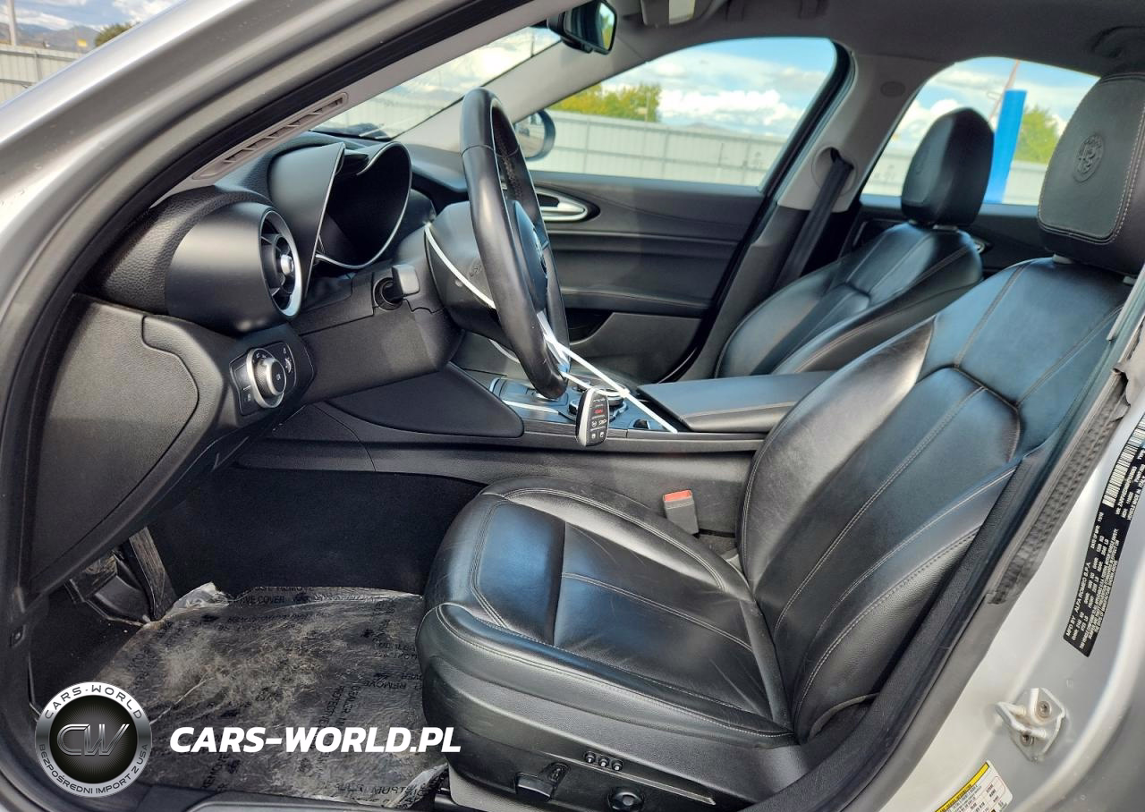 2017 Alfa Romeo Giulia Q4 VIN:ZARFAEDN0H7529063 - 7