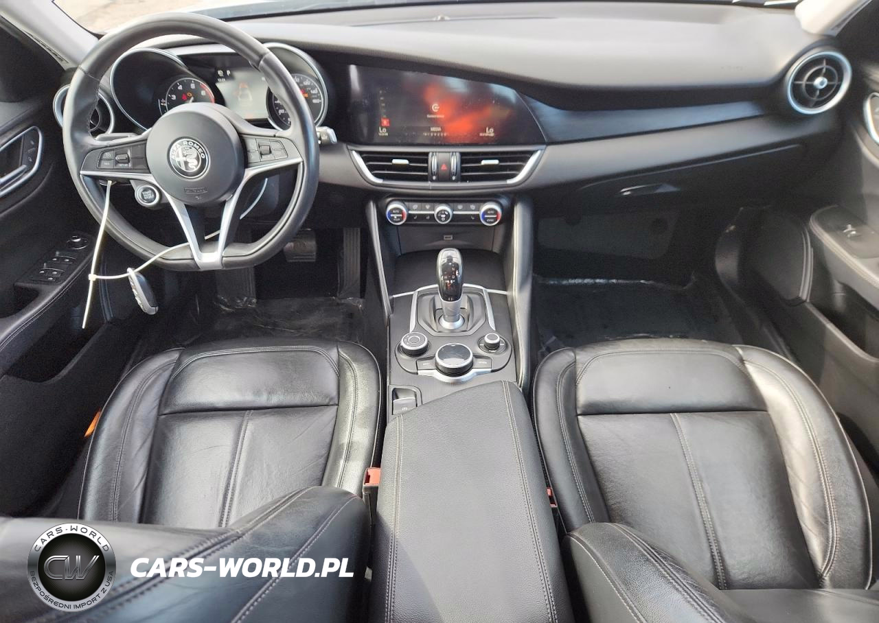 2017 Alfa Romeo Giulia Q4 VIN:ZARFAEDN0H7529063 - 8
