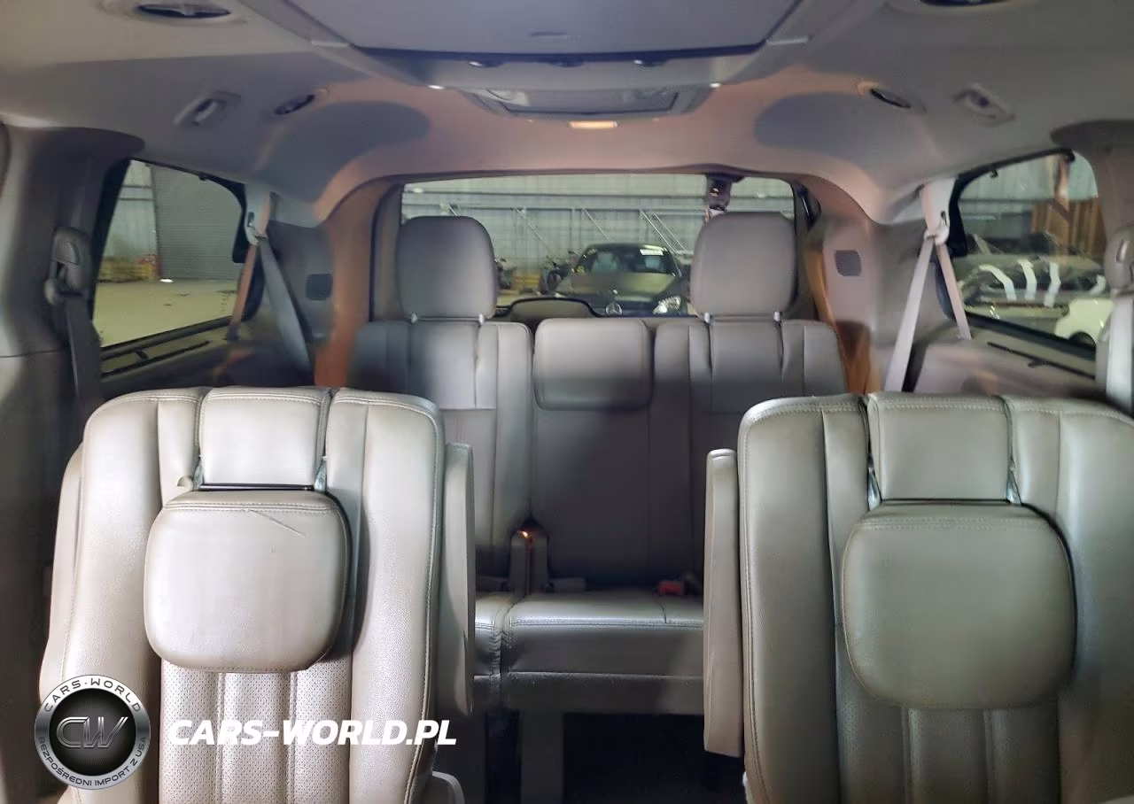 2015 Chrysler Town & Country Touring L VIN:2C4RC1CGXFR573709 - 10