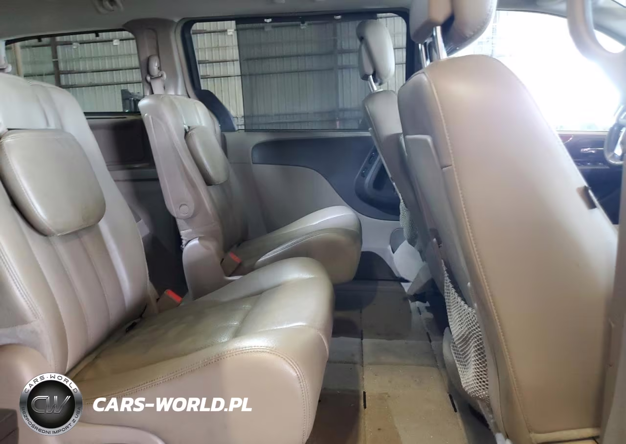 2015 Chrysler Town & Country Touring L VIN:2C4RC1CGXFR573709 - 11