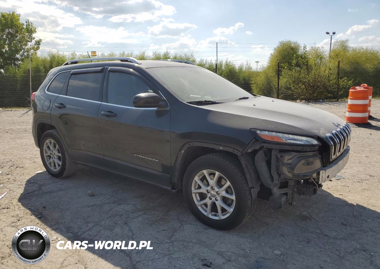 2015 Jeep Cherokee Latitude VIN:1C4PJMCS3FW755570 - 4