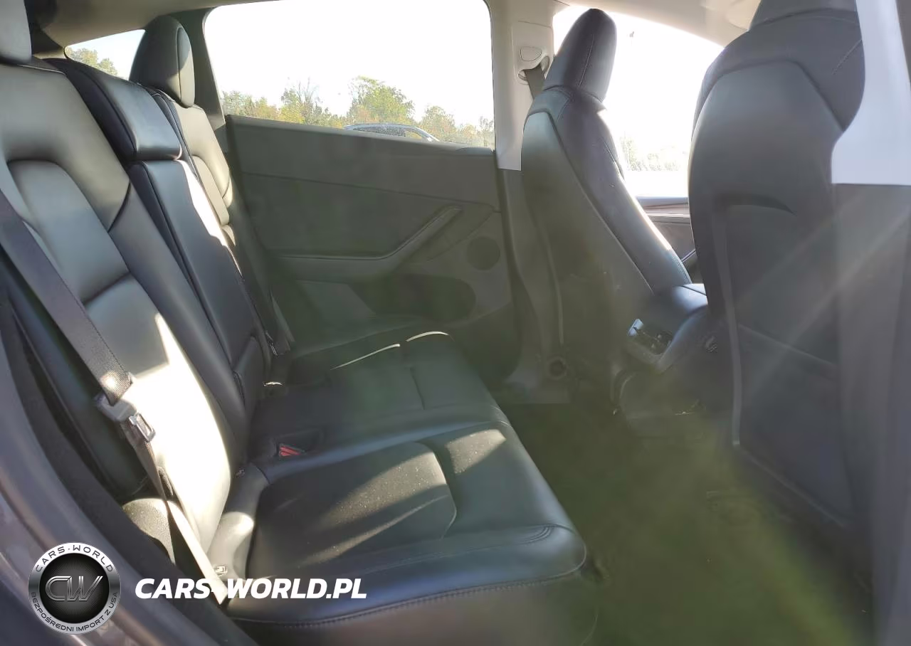 2023 Tesla Model Y VIN:7SAYGDEE8PA128427 - 10