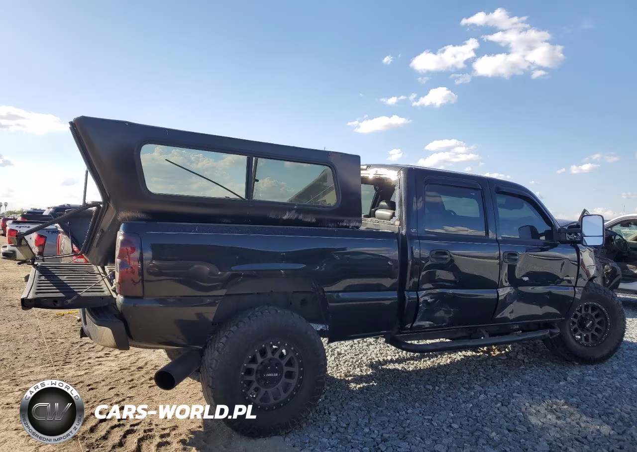 2005 Chevrolet Silverado K2500 Heavy Duty VIN:1GCHK23245F949643 - 3