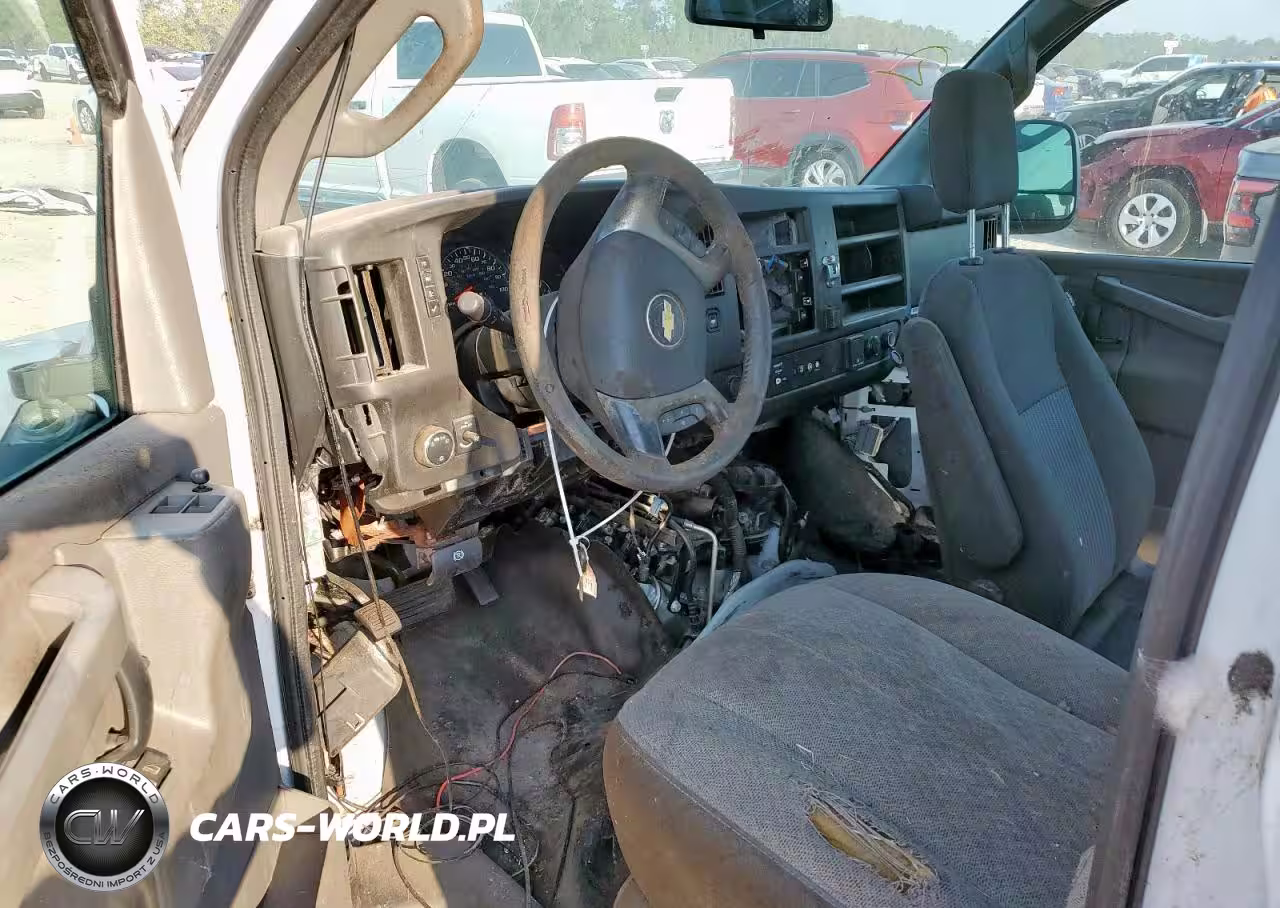 2018 Chevrolet Express G3500 VIN:1GCZGHFG6J1168484 - 8