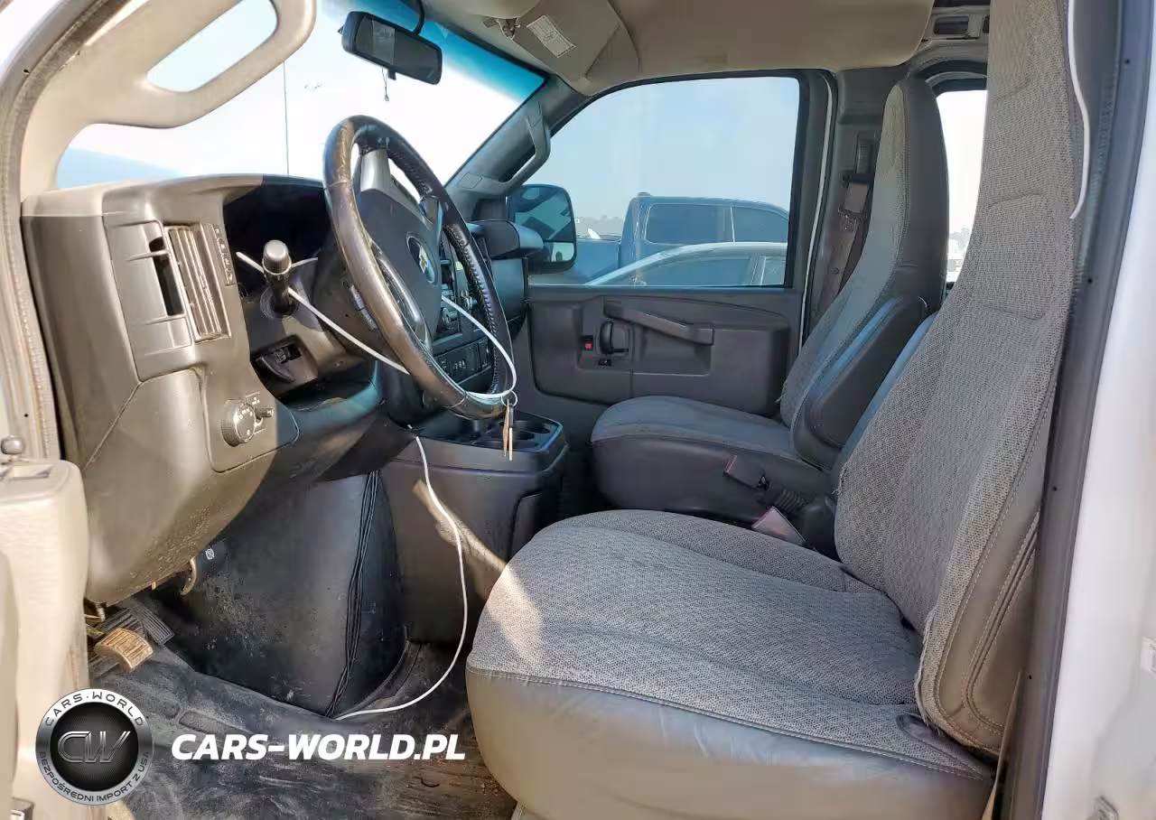 2018 Chevrolet Express G3500 VIN:1GCZGHFG1J1168506 - 7