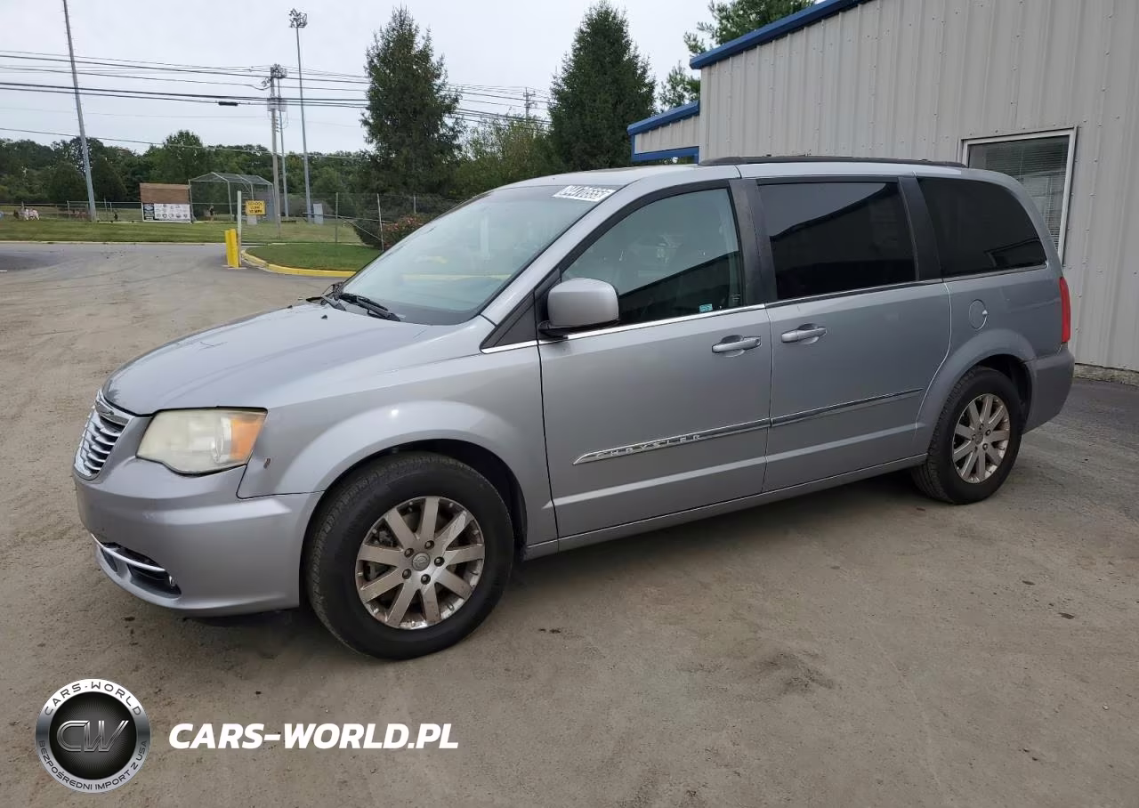 2014 Chrysler Town & Country Touring – zdjęcie 1 z 13