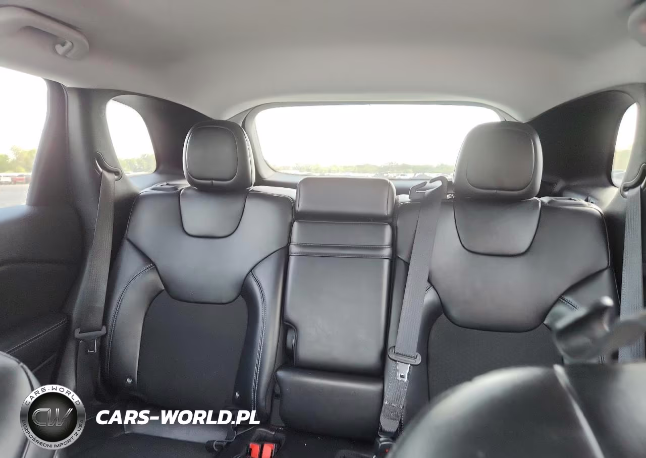 2019 Jeep Cherokee Latitude Plus VIN:1C4PJMLB8KD199018 - 10