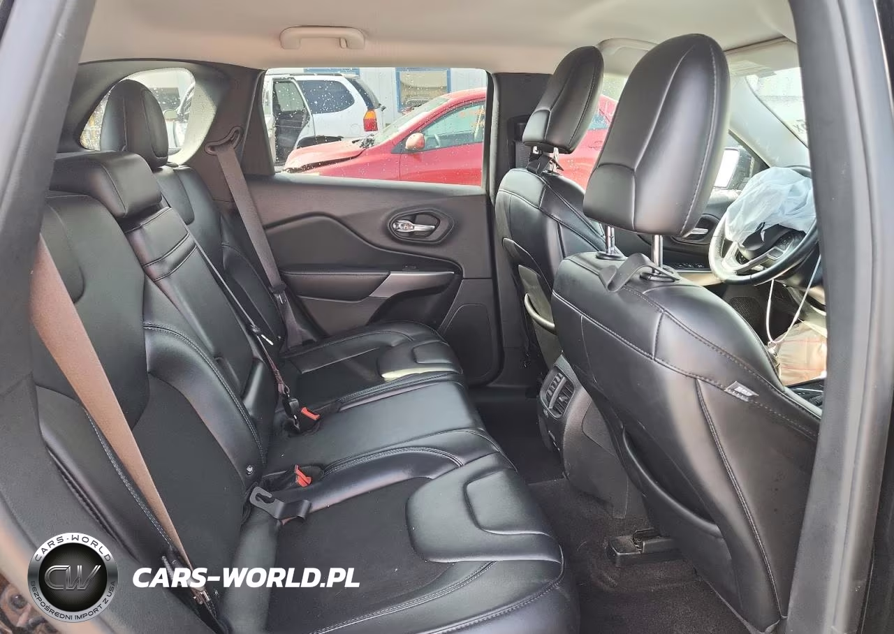2019 Jeep Cherokee Latitude Plus VIN:1C4PJMLB8KD199018 - 11