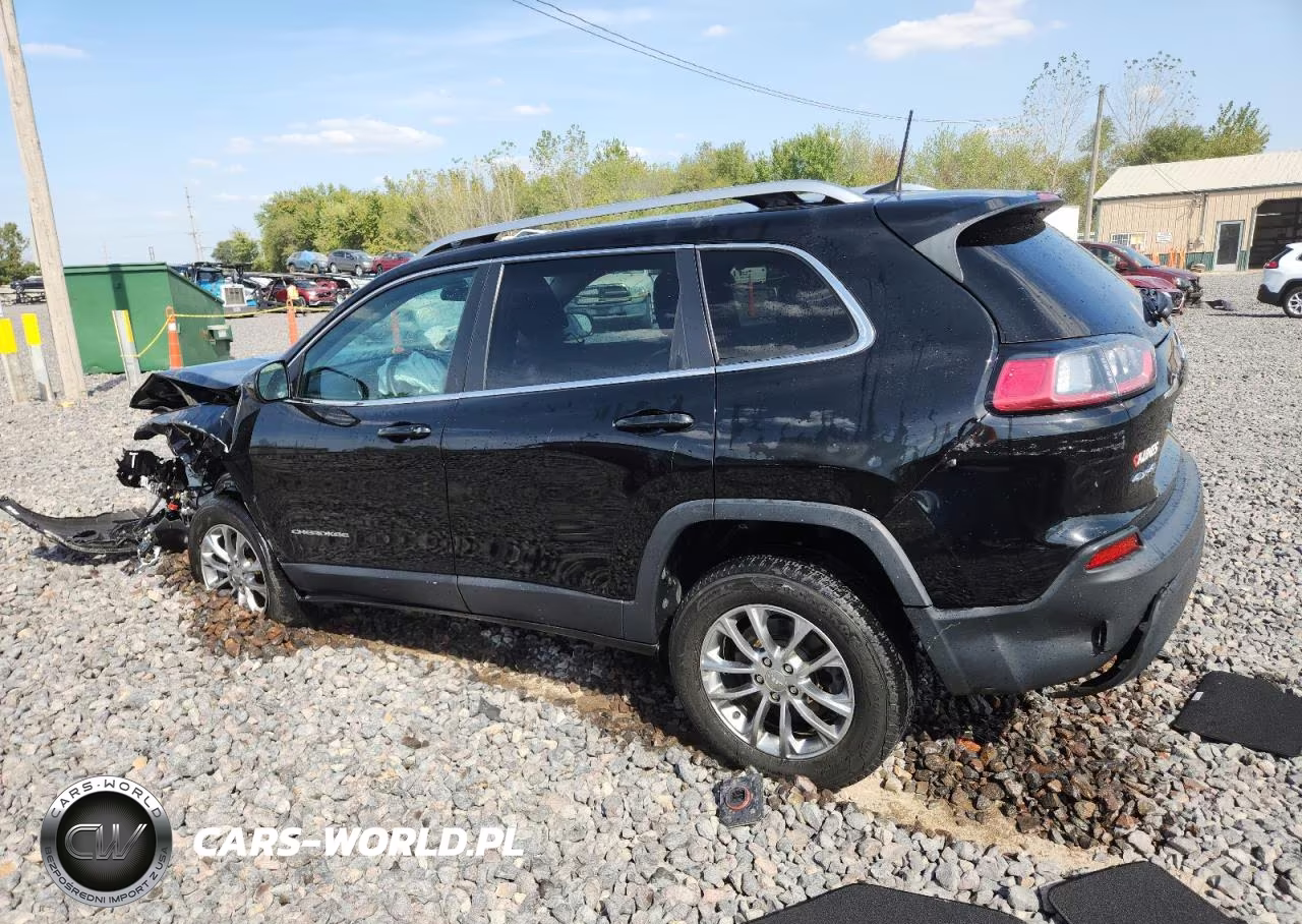 2019 Jeep Cherokee Latitude Plus VIN:1C4PJMLB8KD199018 - 2