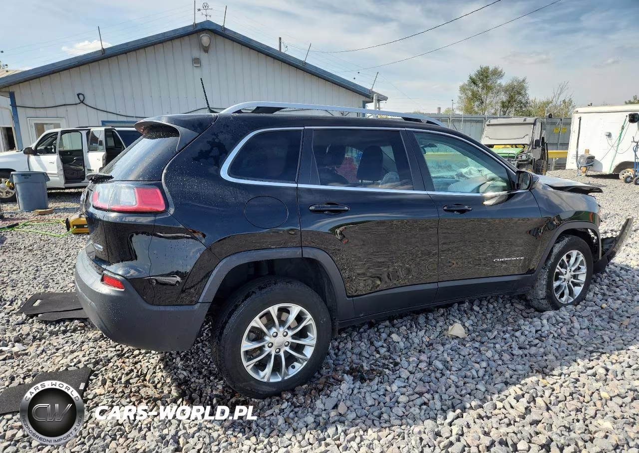 2019 Jeep Cherokee Latitude Plus VIN:1C4PJMLB8KD199018 - 3