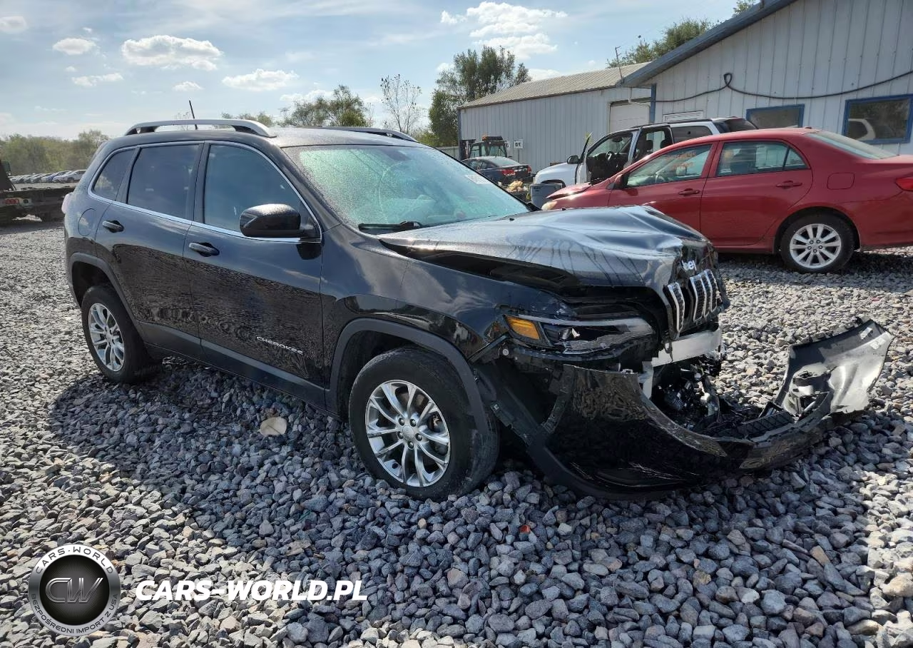 2019 Jeep Cherokee Latitude Plus VIN:1C4PJMLB8KD199018 - 4