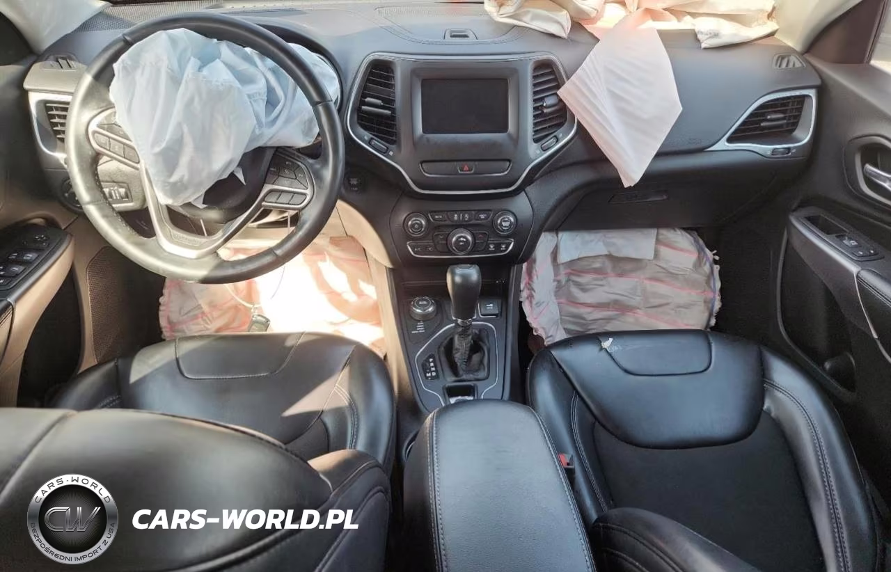 2019 Jeep Cherokee Latitude Plus VIN:1C4PJMLB8KD199018 - 8