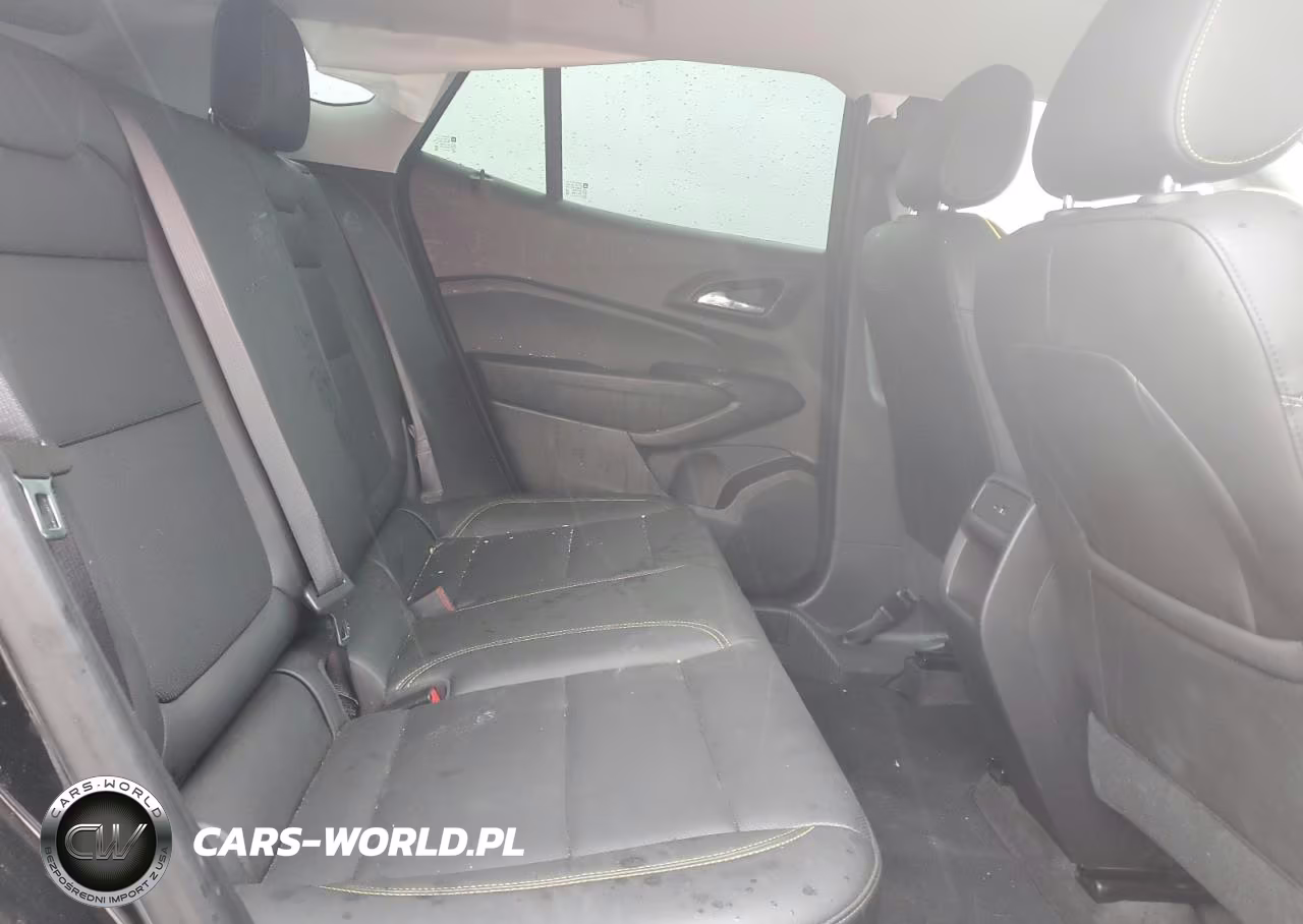 2025 Chevrolet Trax Activ VIN:KL77LKEPXSC070742 - 11