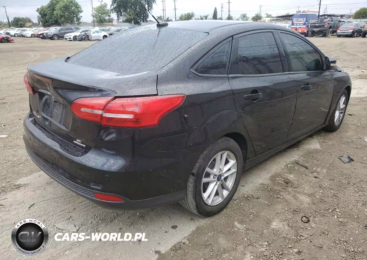 2016 Ford Focus Se VIN:1FADP3F29GL387931 - 3