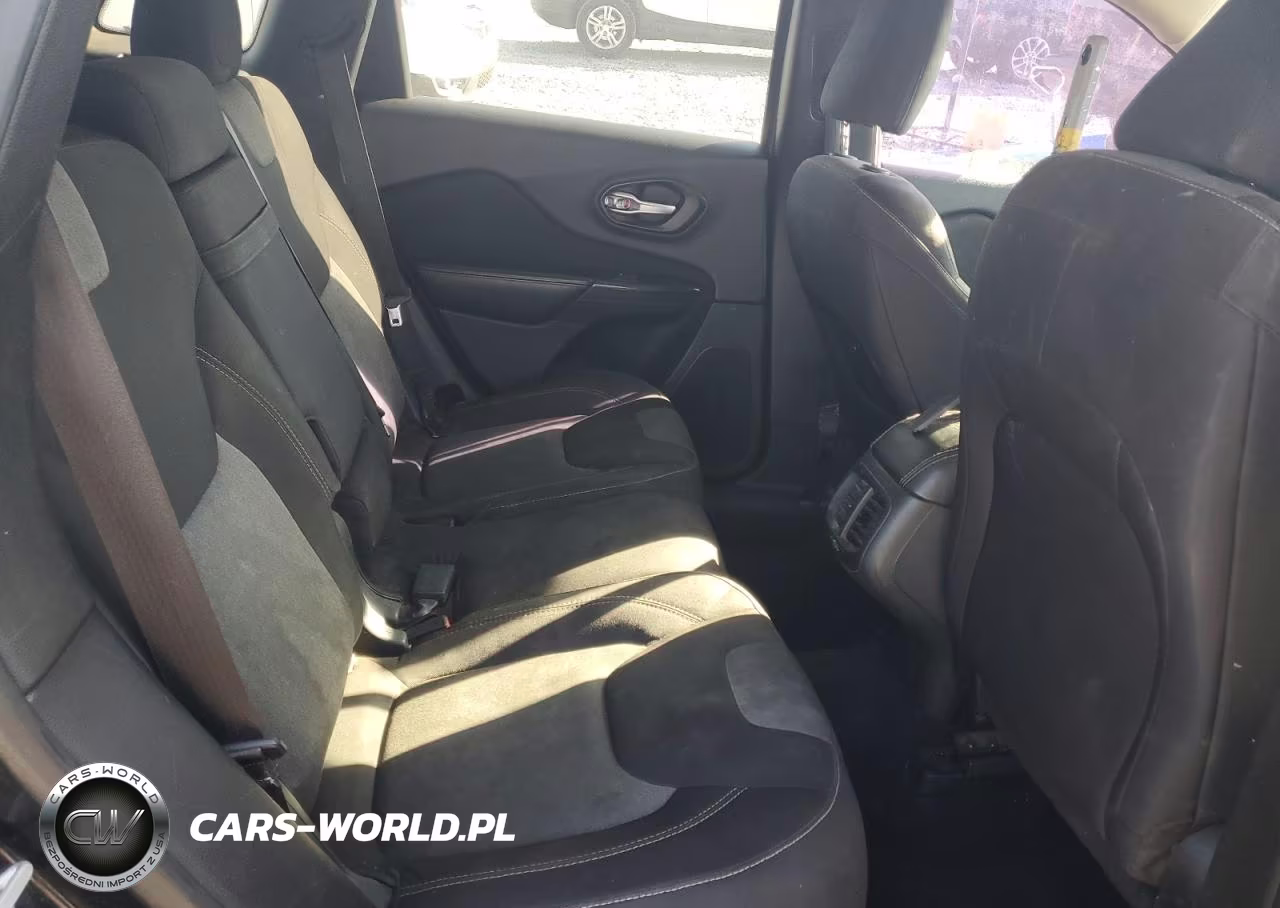 2015 Jeep Cherokee Sport VIN:1C4PJLAB3FW620411 - 11