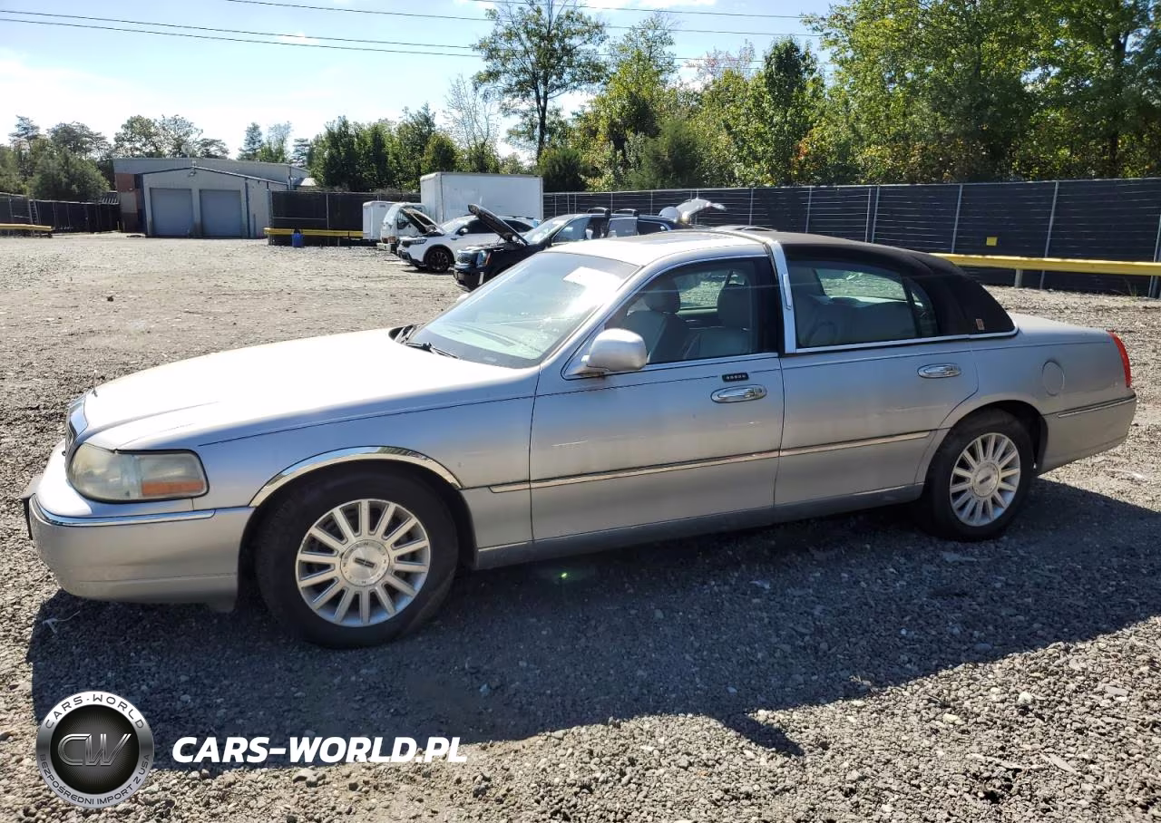 2003 Lincoln Town Car Signature