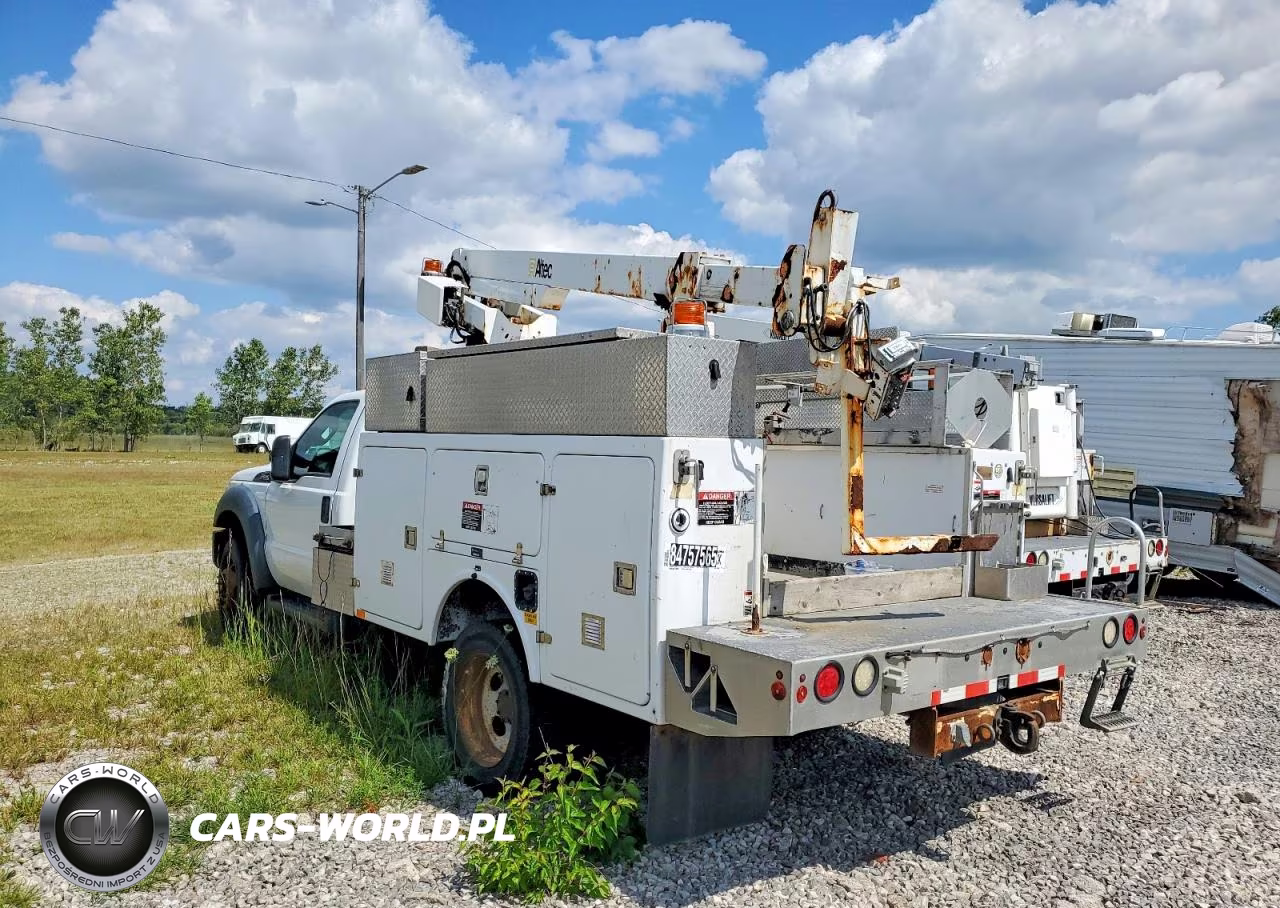 2013 Ford F450 Super Duty Bucket Truck VIN:1FDUF4GY6DEB43056 - 3