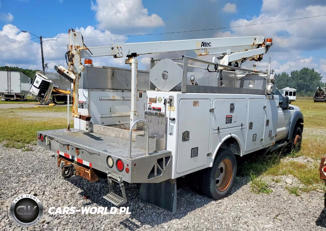 2013 Ford F450 Super Duty Bucket Truck VIN:1FDUF4GY6DEB43056 - 4