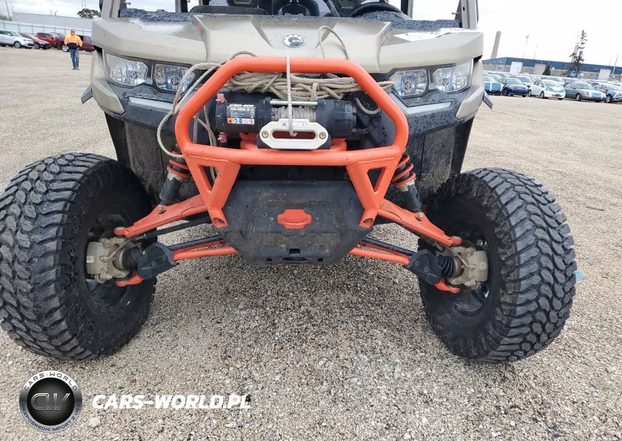 2023 Can-Am Defender X Utility Vehicle VIN:3JBUAAX41PK001130 - 9
