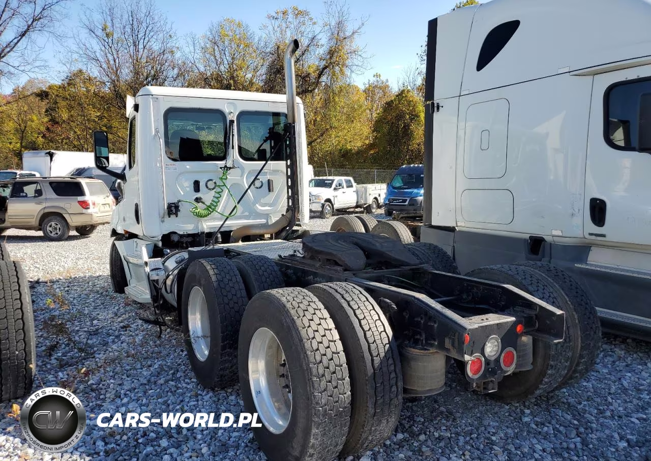 2019 Freightliner Cascadia 126 Semi Truck VIN:1FUJHLFG4KLKU5557 - 3