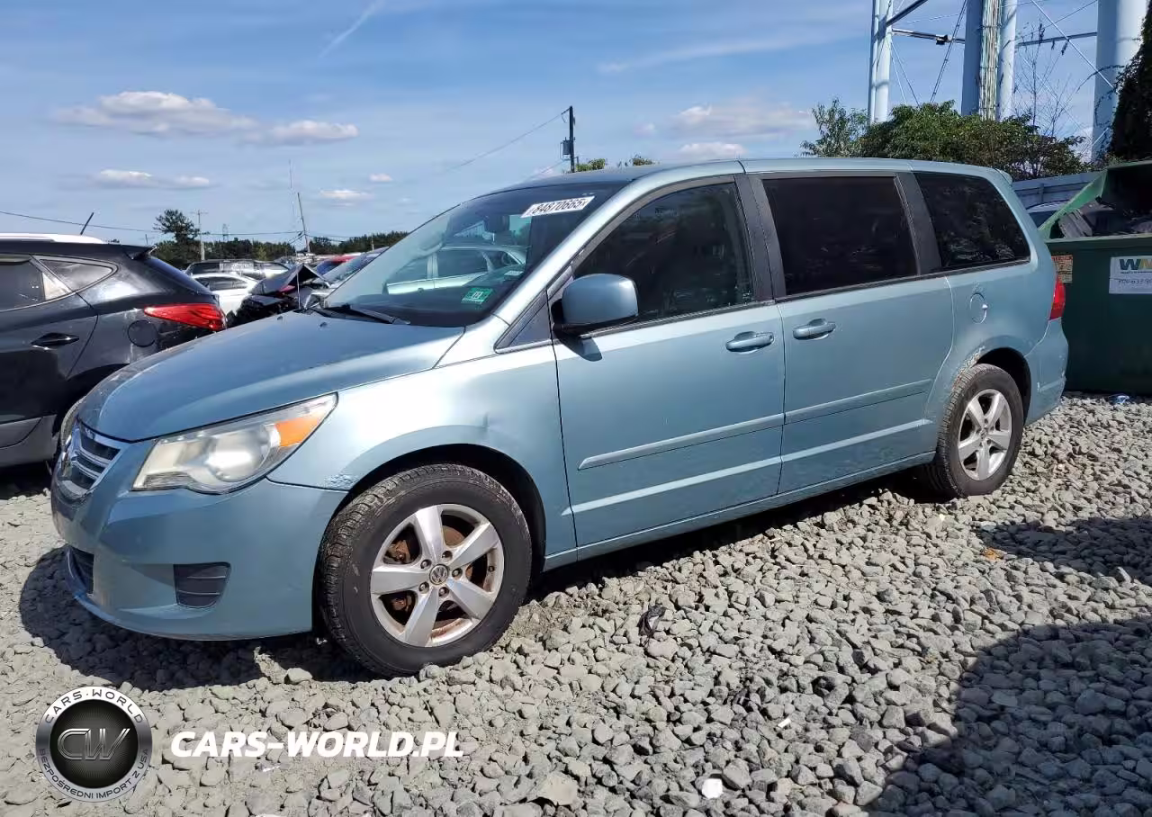 2010 Volkswagen Routan Se