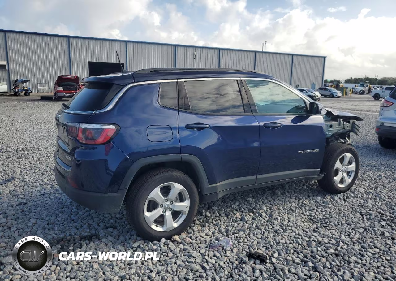 2020 Jeep Compass Latitude VIN:3C4NJDBB3LT116518 - 3
