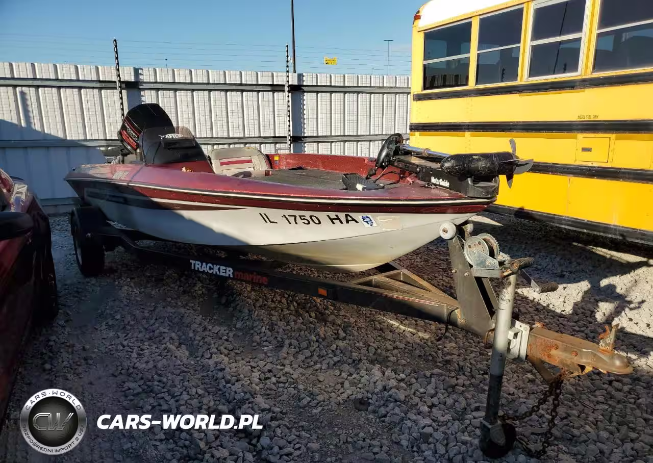 1989 Bass Tracker - Boat