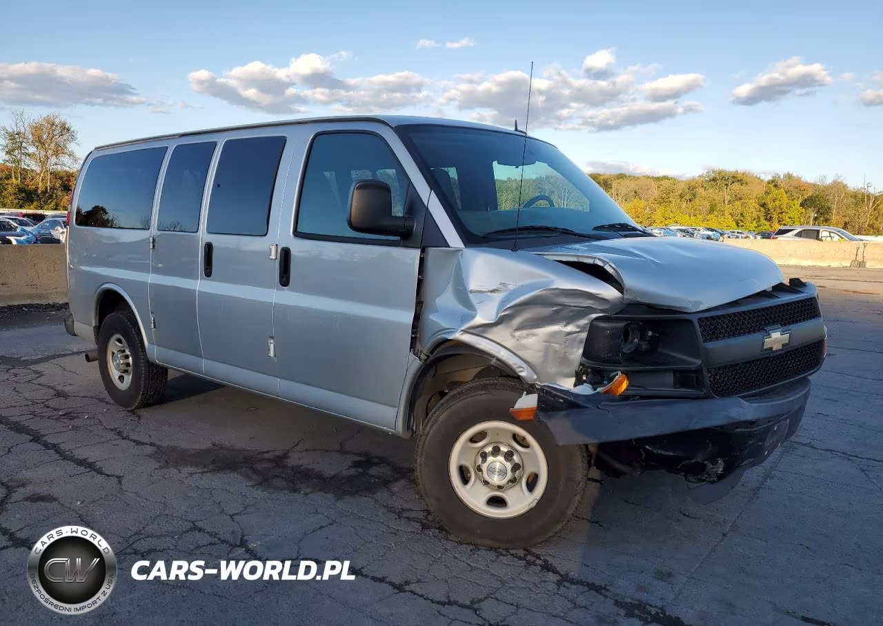 2015 Chev Express G3500 Ls VIN:1GAZGXFFXF1118284 - 4