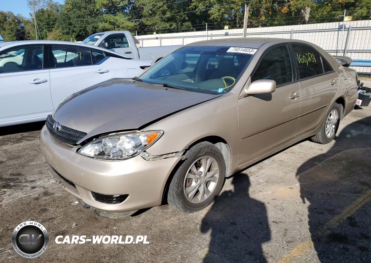 TOYOTA CAMRY LE