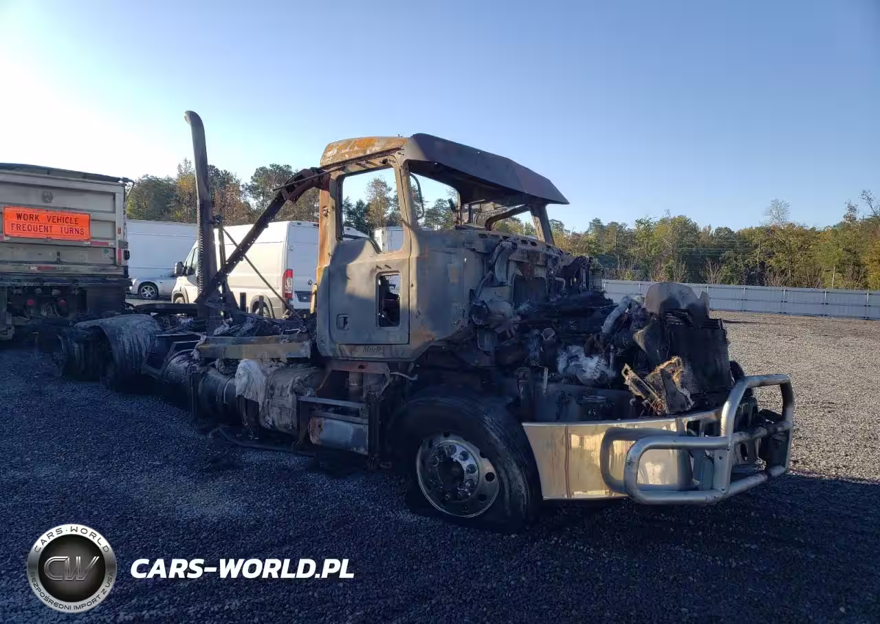 2017 Mack Cxu613 Semi Truck