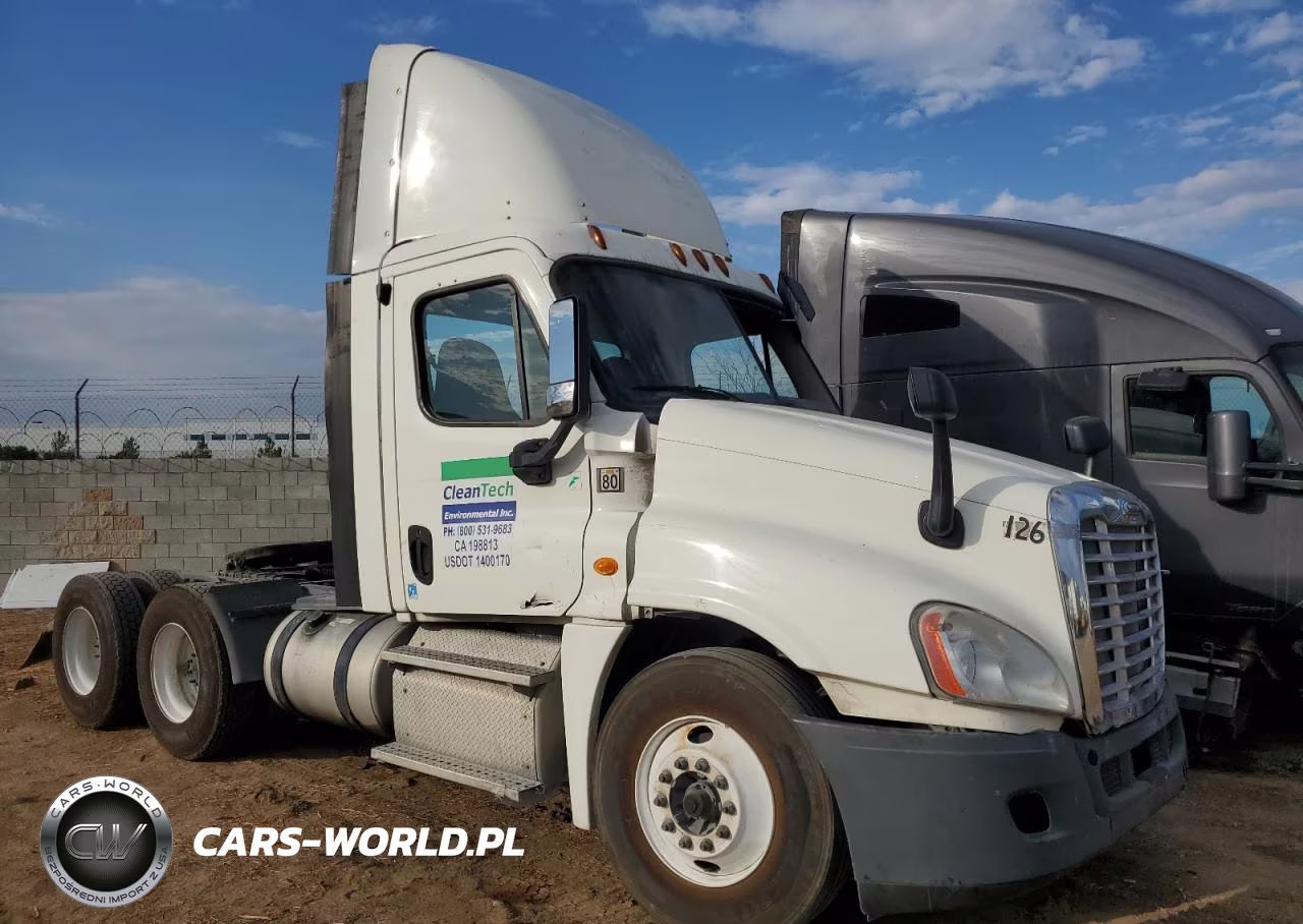 2014 Freightliner Cascadia Semi Truck