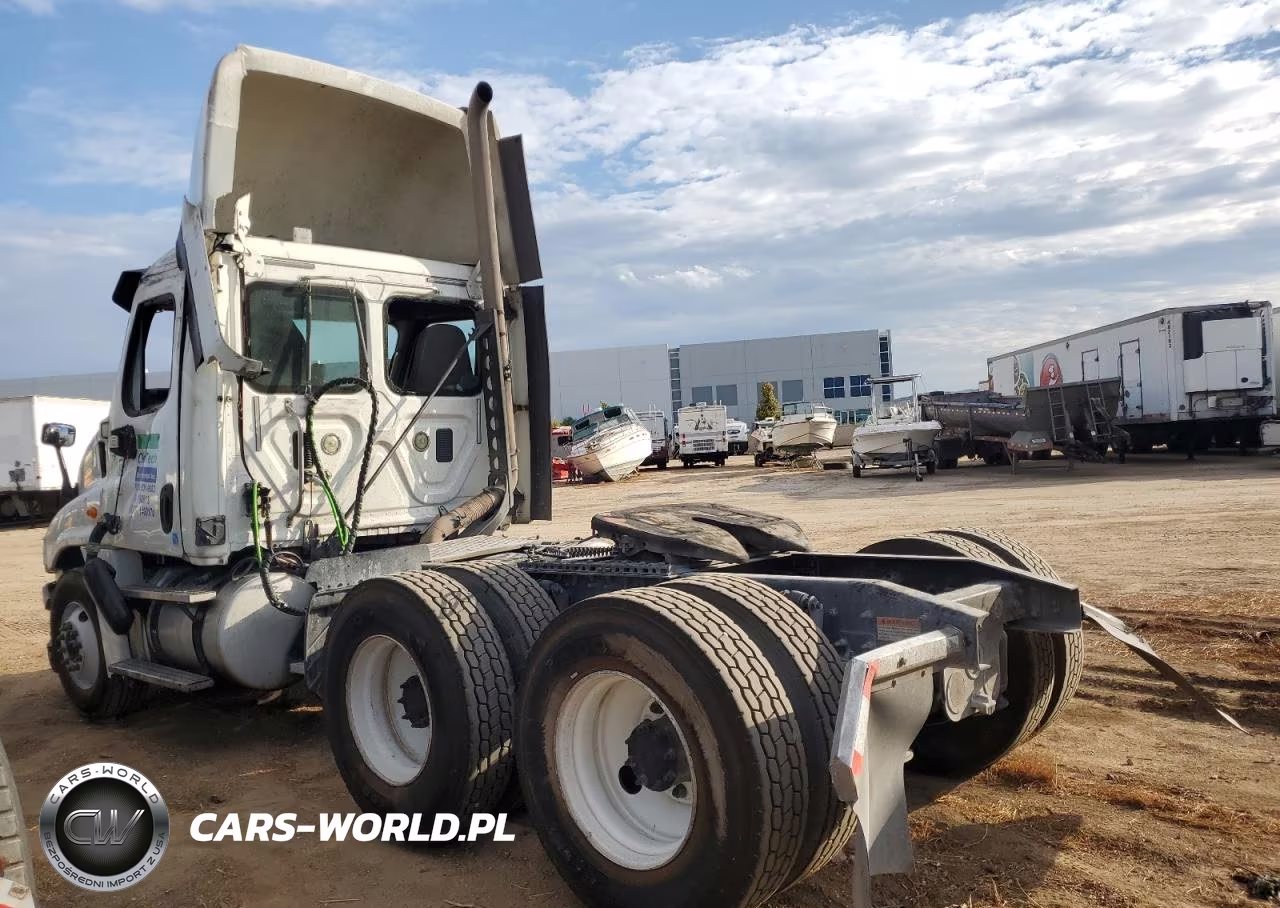 2014 Freightliner Cascadia Semi Truck VIN:3AKJGEDV1ESFY0514 - 3