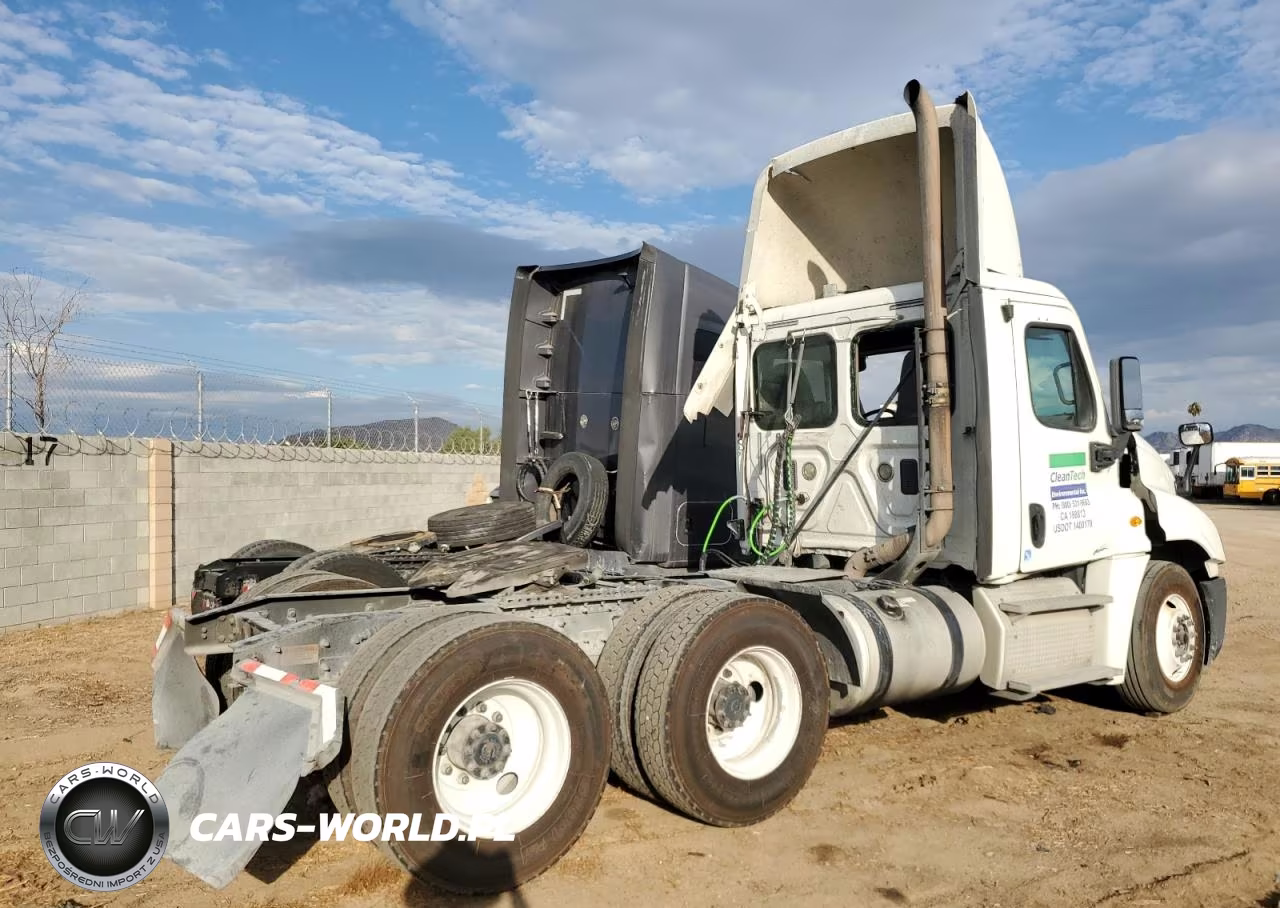 2014 Freightliner Cascadia Semi Truck VIN:3AKJGEDV1ESFY0514 - 4