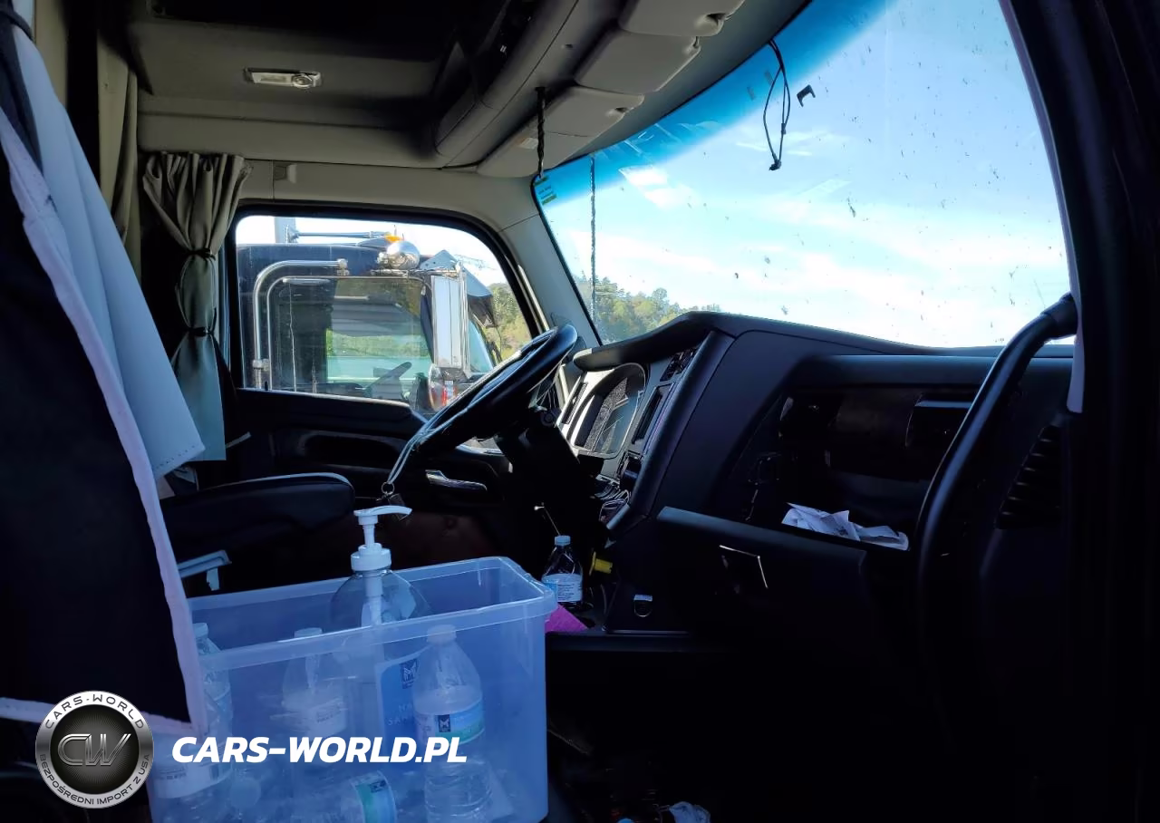 2024 Kenworth T680 Semi Truck VIN:1XKYD49X5RJ377529 - 5