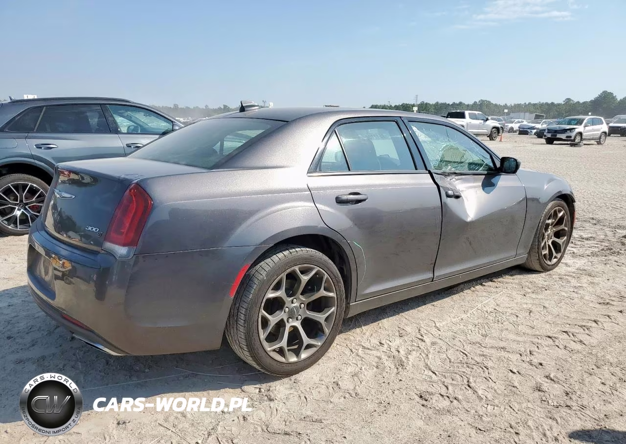 2015 Chrysler 300 S VIN:2C3CCABG1FH797307 - 3