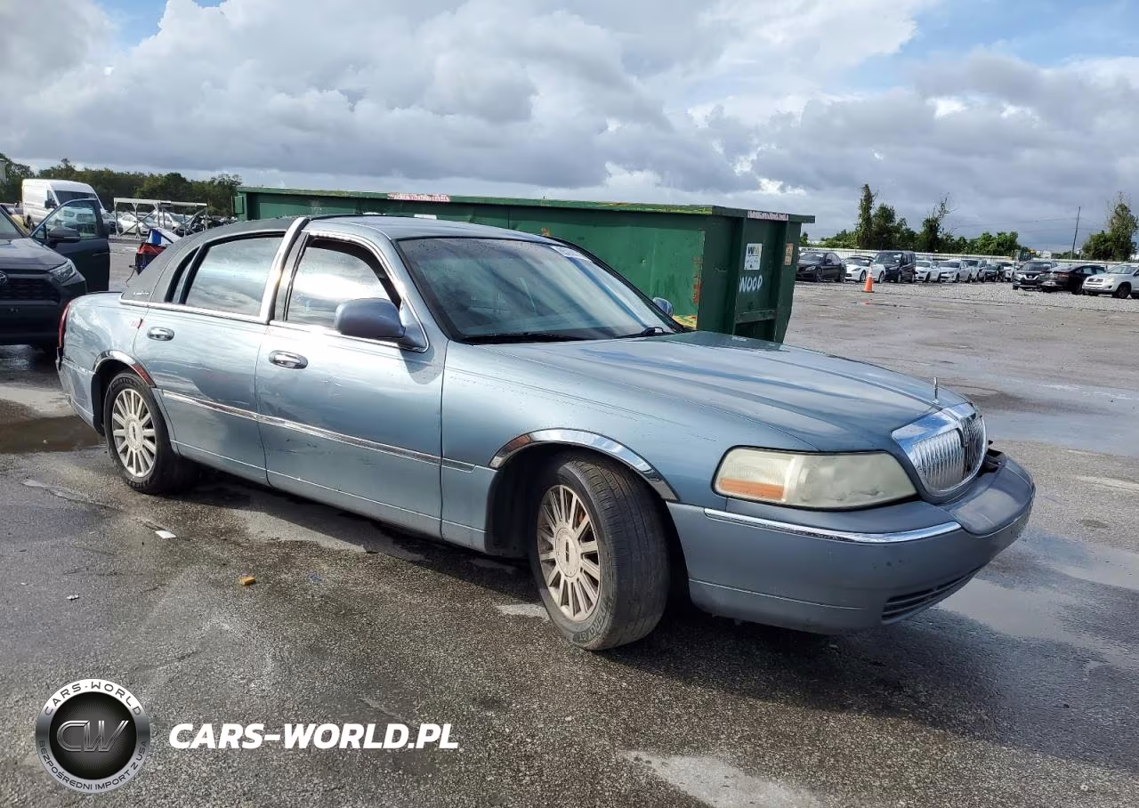 2004 Lincoln Town Car Executive VIN:1LNHM81W84Y669323 - 4
