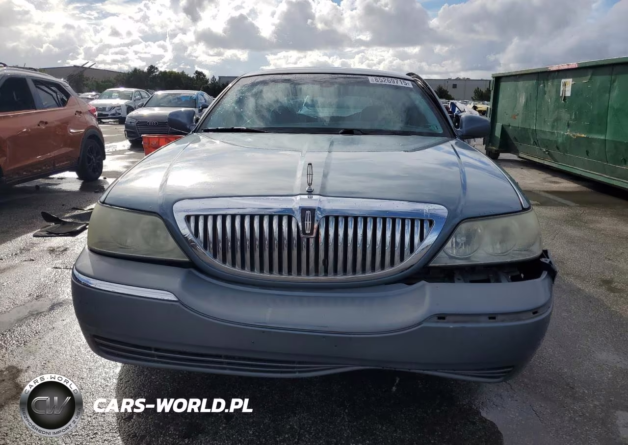 2004 Lincoln Town Car Executive VIN:1LNHM81W84Y669323 - 5