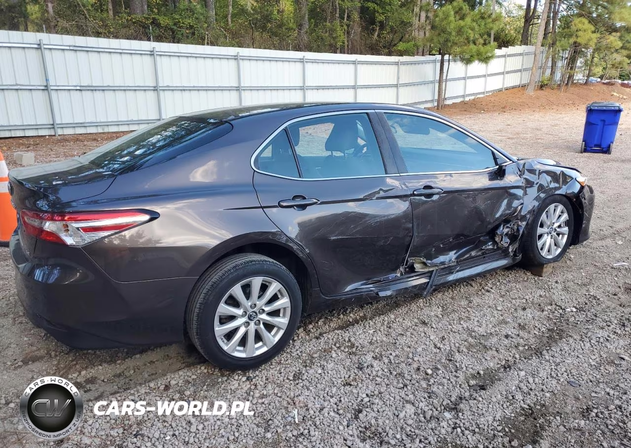 2018 Toyota Camry L VIN:4T1B11HK1JU021141 - 3
