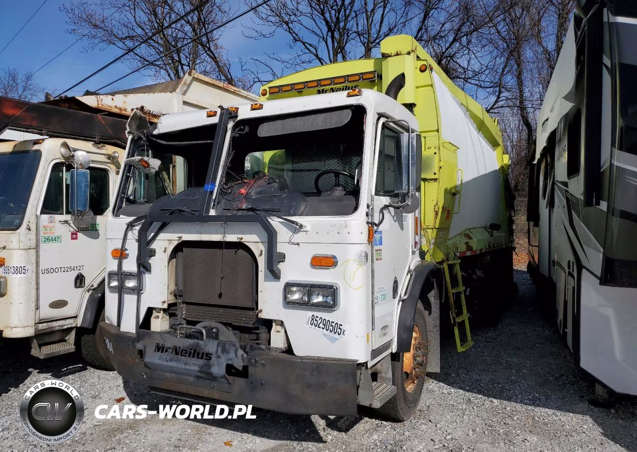 2013 Peterbilt 320 Refuse Truck VIN:3BPZL50X8DF176973 - 2