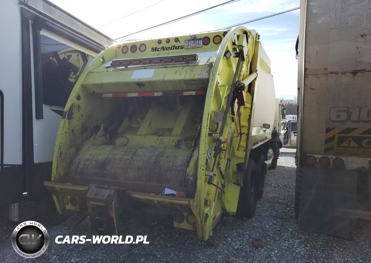 2013 Peterbilt 320 Refuse Truck VIN:3BPZL50X8DF176973 - 4
